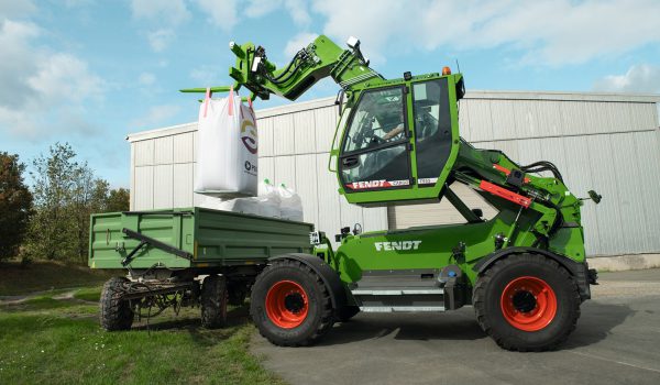 Ładowarka Fendt Cargo T955 - funkcja podnoszenia kabiny